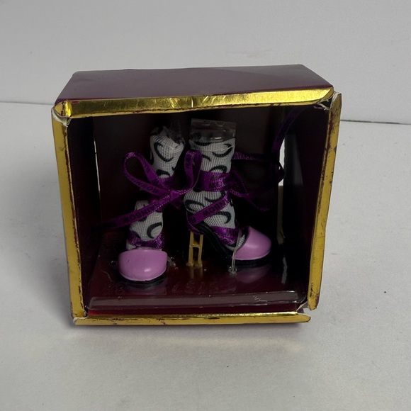 Other - Rainbow High Emi Vanda (Orchid) Series 3 Shoes & Socks Only Box Damaged